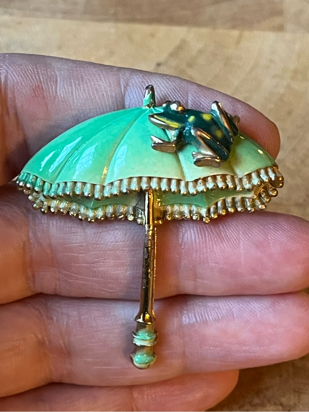 Vintage Green Enamel Frog on Umbrella Brooch Gold Tone Parasol